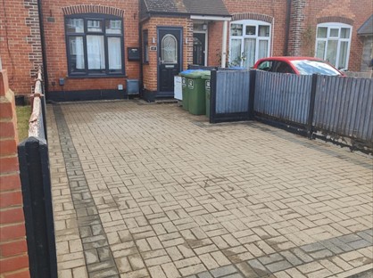 3 Bed Terraced House, Garden Road, KT12