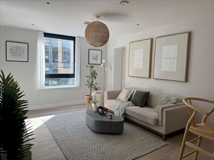 1 Bed Flat, Paramount House, UB8