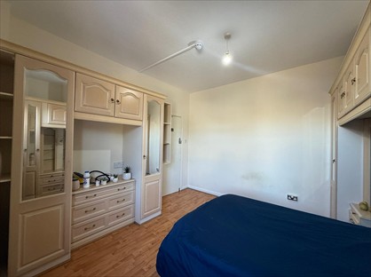 Room in a Shared House, Percy Road, N12