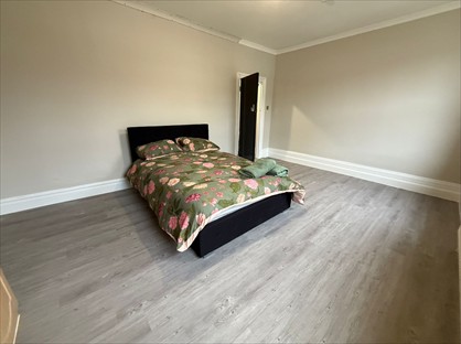 Room in a Shared House, Percy Road, N12