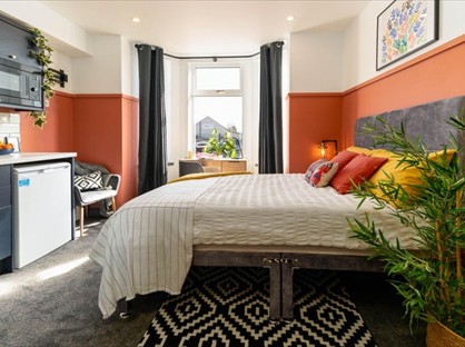 Room in a Shared House, Station Road, M27