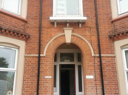 2 Bed Flat, Wokingham Road, RG6