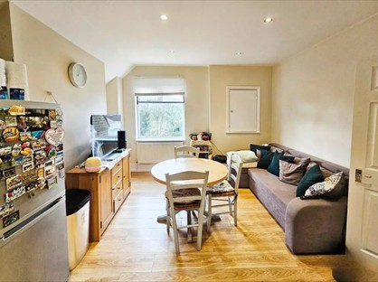 2 Bed Flat, Brighton Road, KT6