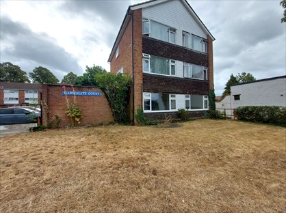 2 Bed Flat, Harrogate Court, SL3