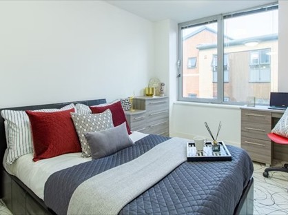 Studio Flat, Queens Gate, SO14