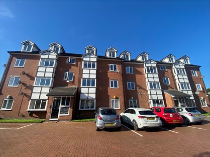 2 Bed Flat, Langdale Avenue, M19