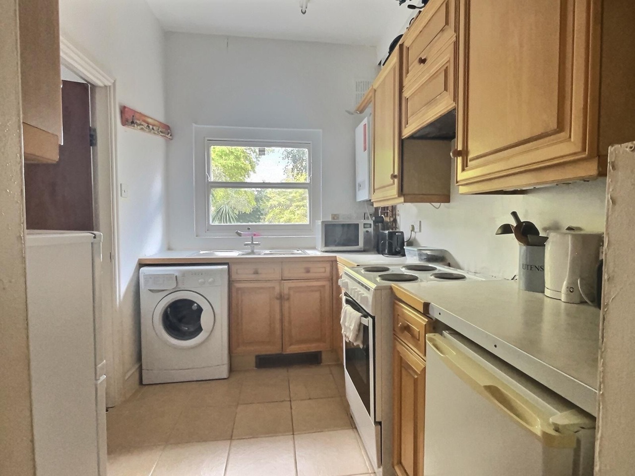 2 Bed Flat, Highwood Road, N19 photo 3