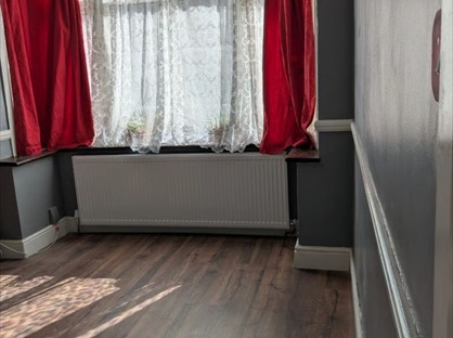 Room in a Shared House, Bond Road, CR4