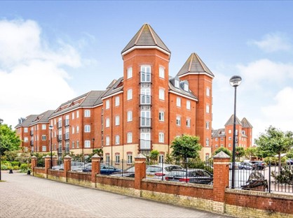 2 Bed Flat, Quebec Quay, L3