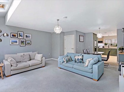 Room in a Shared House, Becket Close, IG8