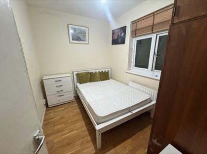 Room in a Shared House, Wood Lane, RM8