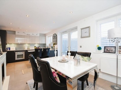 4 Bed Semi-Detached House, Ashford Place, CM1