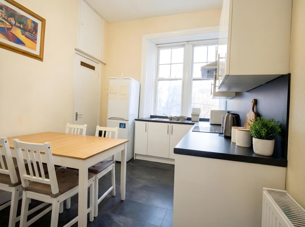 3 Bed Flat, Clarence Drive, G12 photo 4