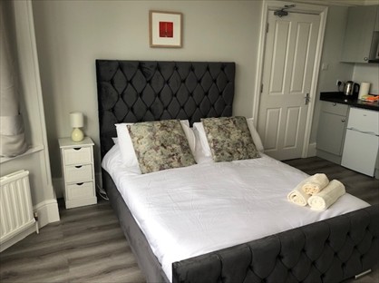 Studio Flat, Yew Tree Road, SL1