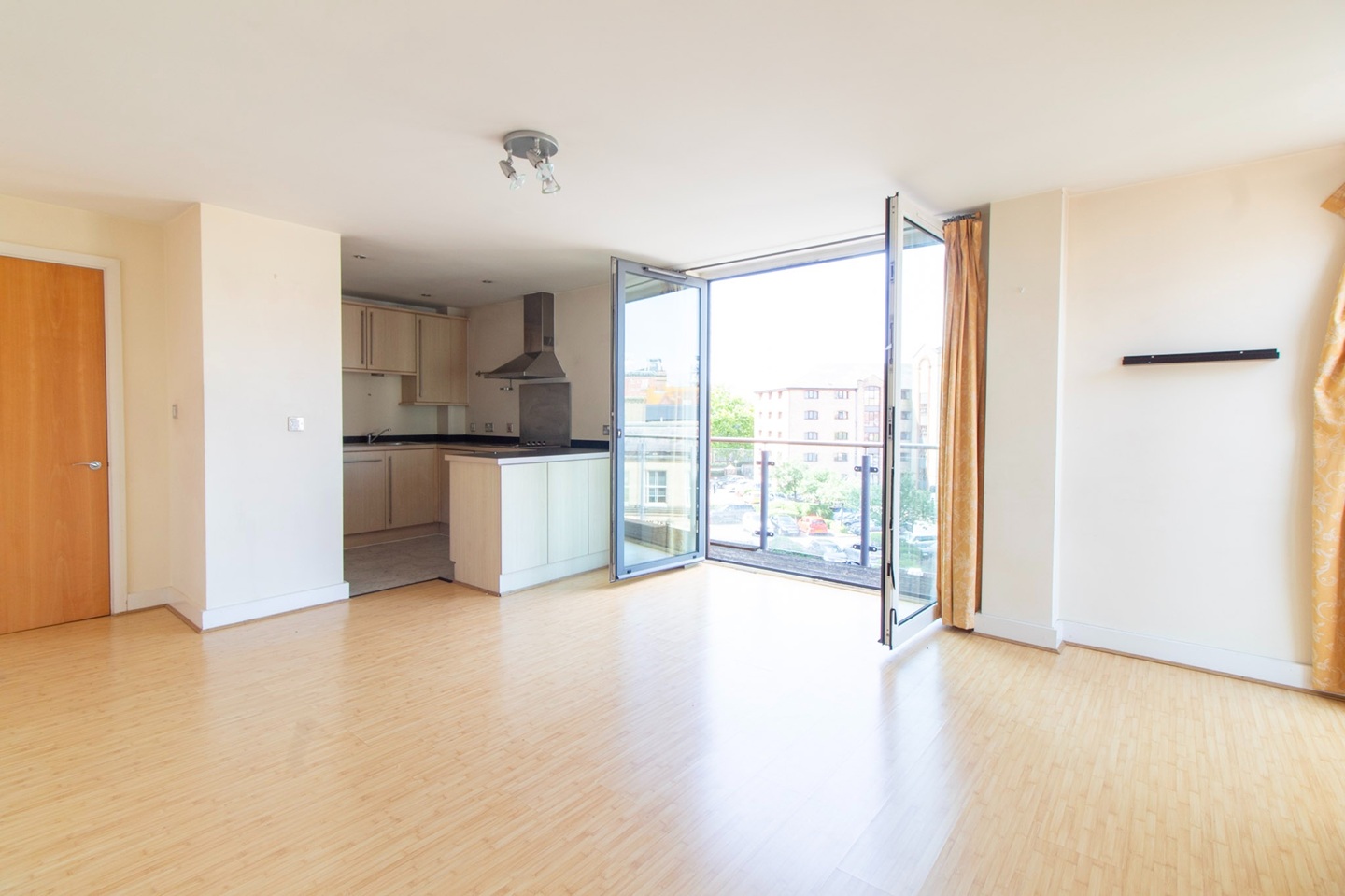 2 Bed Flat, Ranger Court, SO14 photo 3