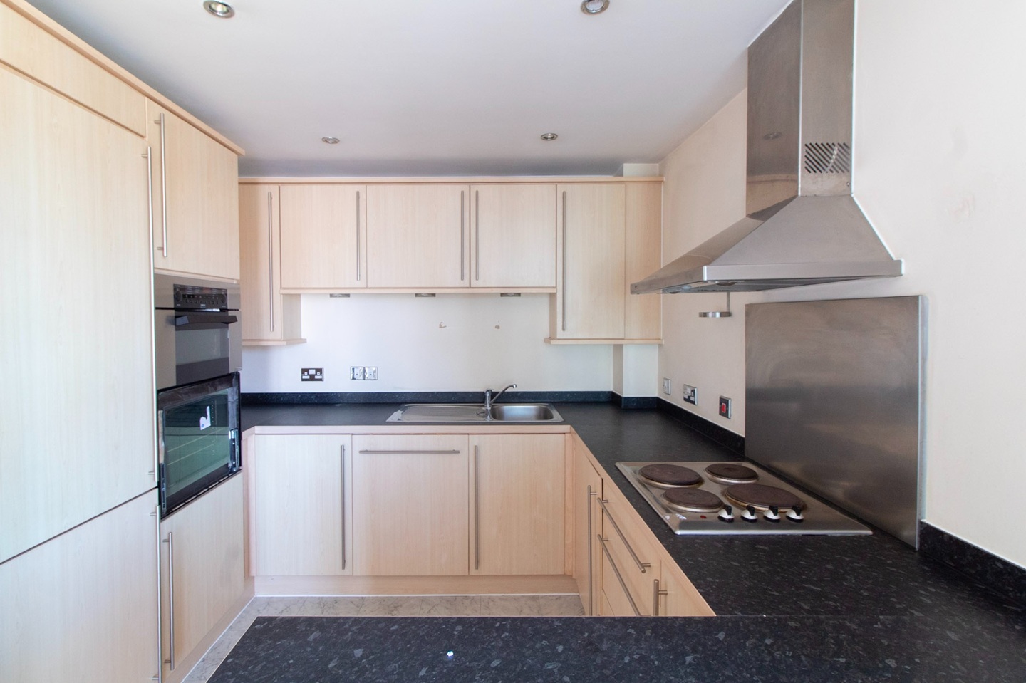 2 Bed Flat, Ranger Court, SO14 photo 2