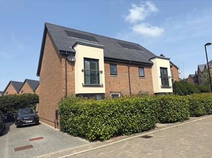 3 Bed Semi-Detached House, Kilnwood Avenue, RH15