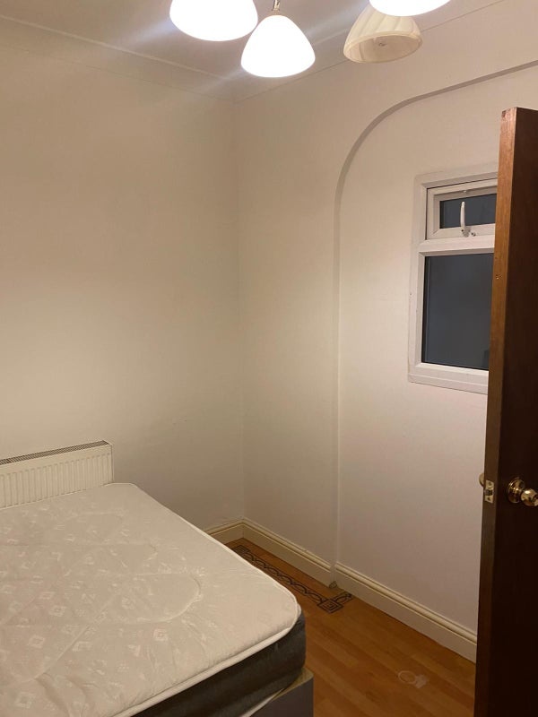East Ham - Room in a Shared House, Lathom Road, E6 - To Rent Now for £ ...