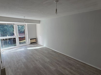 2 Bed Flat, Bruntile Close, GU14