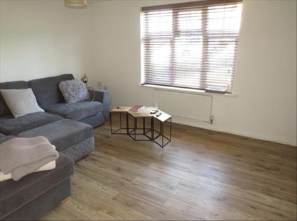 2 Bed Flat, Lakeview Court, NN3