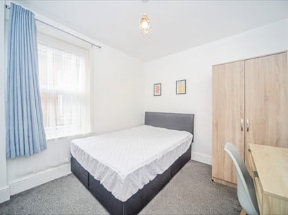 Room in a Shared House, Newcombe Road, SO15