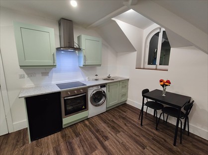 1 Bed Flat, Landown House, HX1