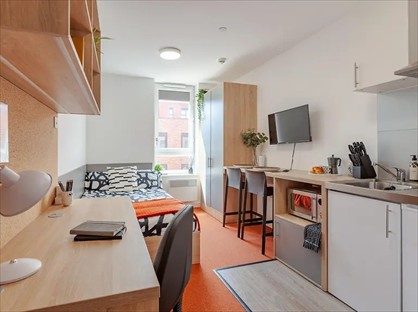Studio Flat, Globeworks, B19