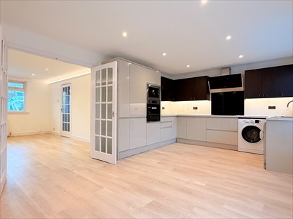 3 Bed Terraced House, Ravenswood Rise, EH54