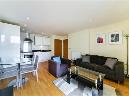 1 Bed Flat, Cobalt Point, E14