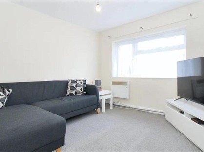 2 Bed Maisonette, Broadwater Crescent, SG2