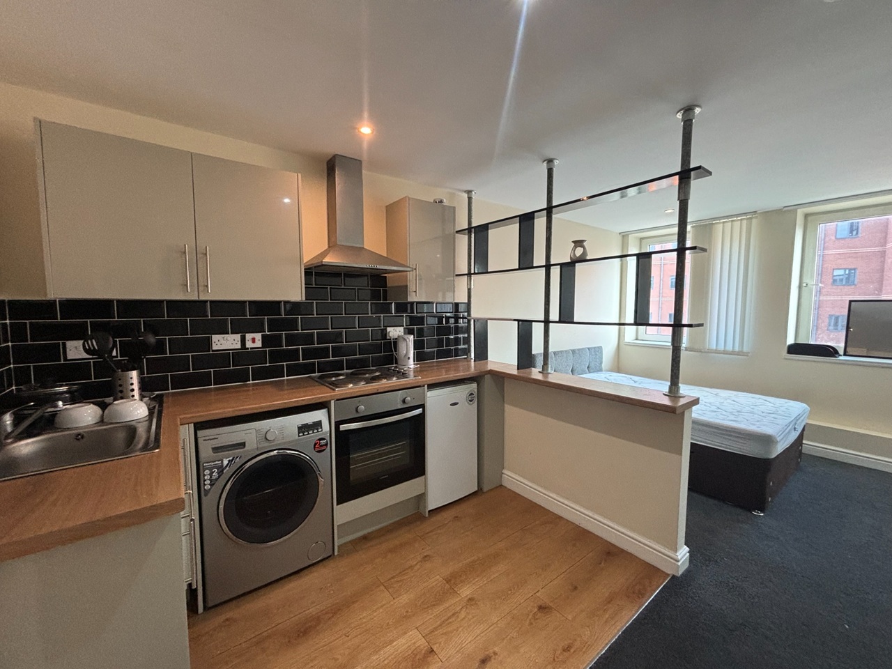 Doncaster - Studio Flat, Young Street, DN1 - To Rent Now for £550.00 p/m