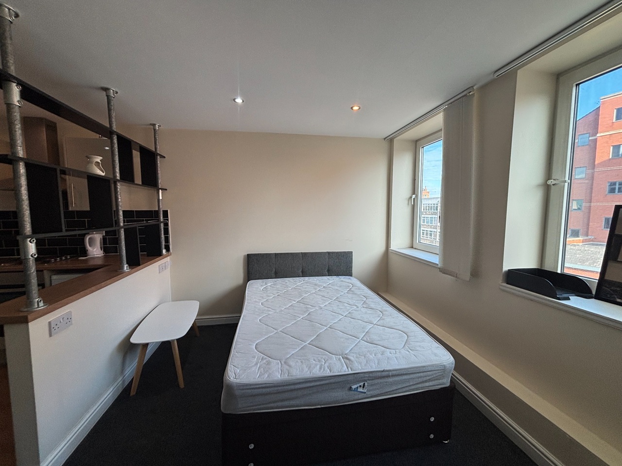 Doncaster - Studio Flat, Young Street, DN1 - To Rent Now for £550.00 p/m