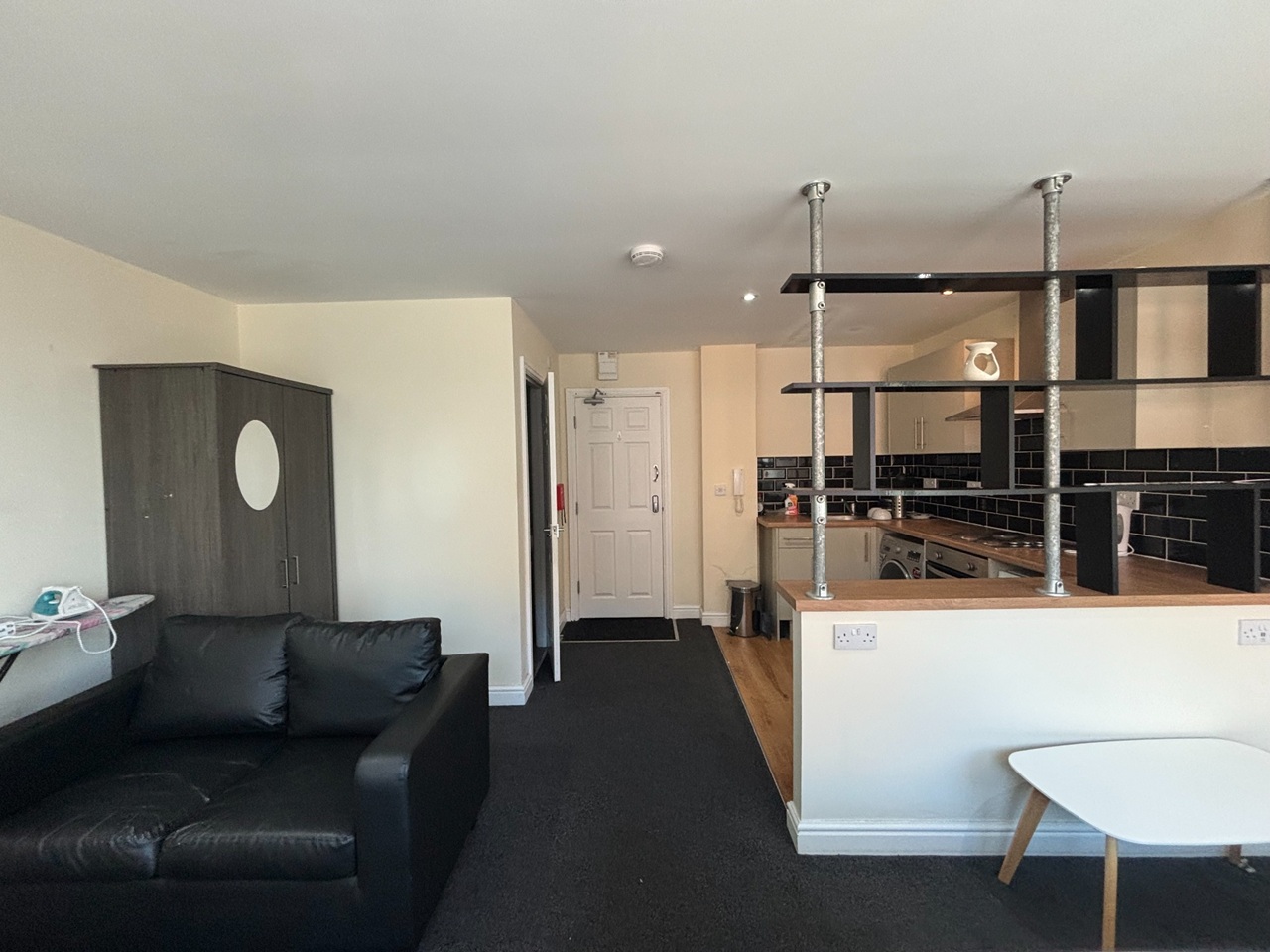 Doncaster - Studio Flat, Young Street, DN1 - To Rent Now for £550.00 p/m