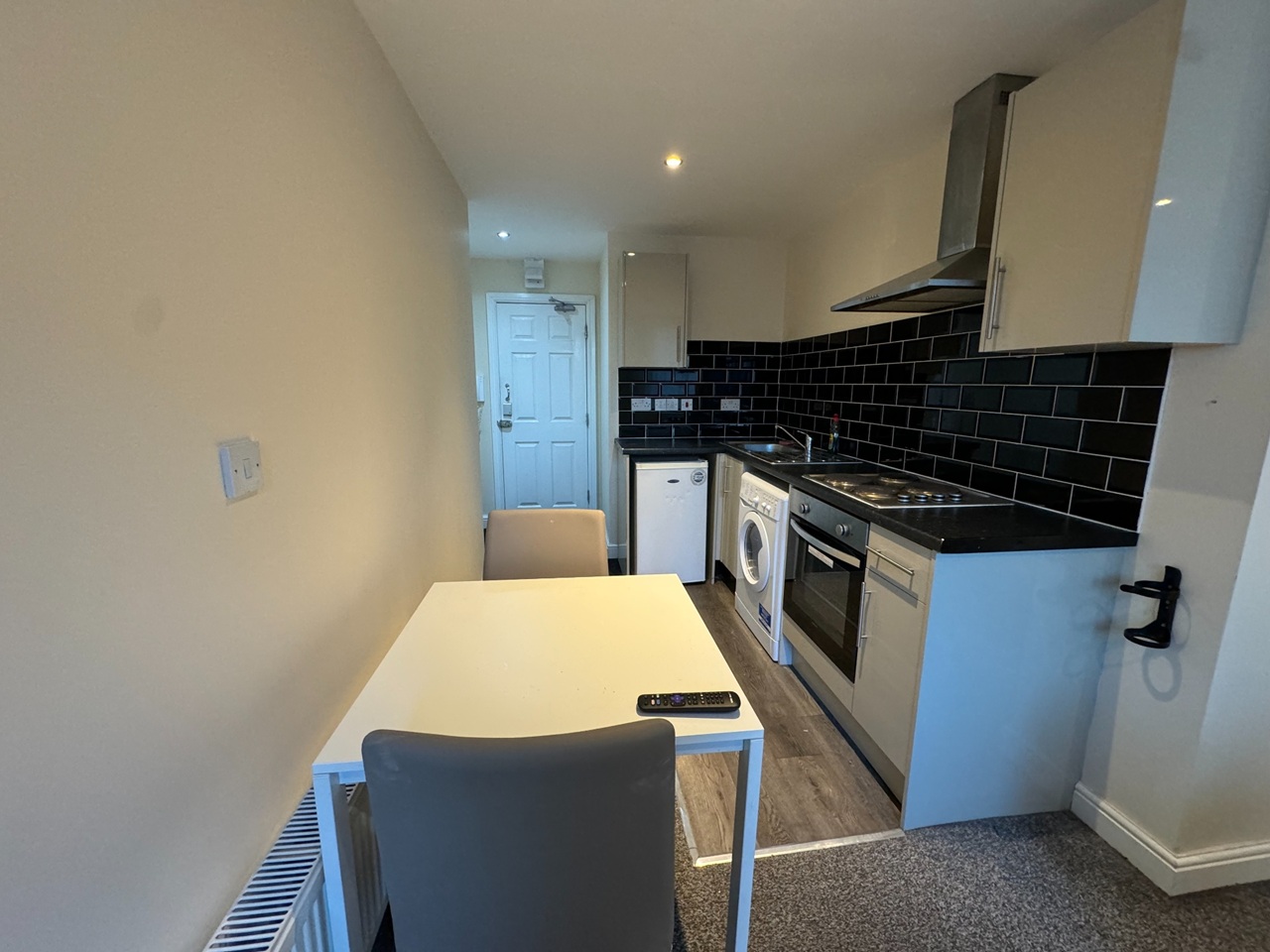 Doncaster - Studio Flat, Young Street, DN1 - To Rent Now for £525.00 p/m
