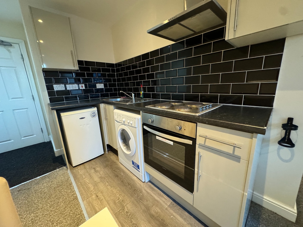 Doncaster - Studio Flat, Young Street, DN1 - To Rent Now for £525.00 p/m