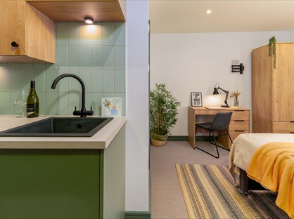 Room in a Shared House, Walmersley Road, BL9