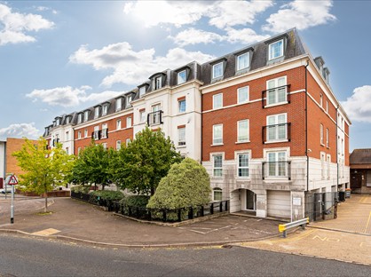 1 Bed Flat, Central Walk, KT19