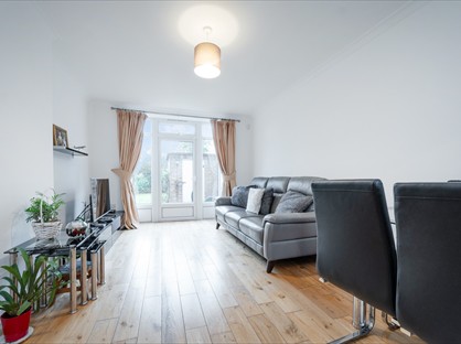 2 Bed Maisonette, East View, EN5