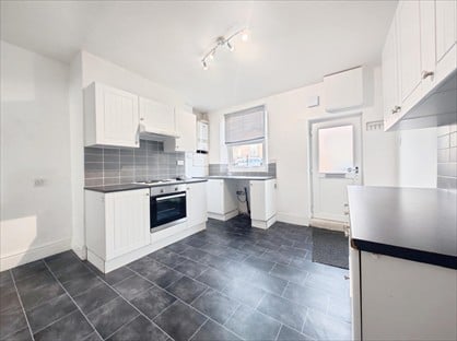 3 Bed Terraced House, School Terrace, DN12