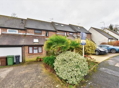 3 Bed Terraced House, The Close, RG9