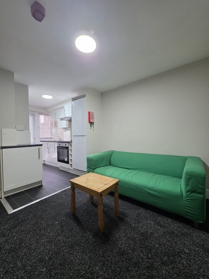 2 Bed Flat, Colum Road, CF10 photo 2