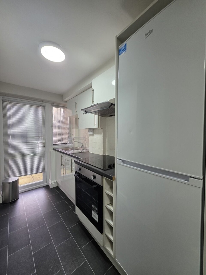 2 Bed Flat, Colum Road, CF10 photo 3