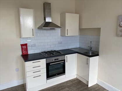 2 Bed Flat, South Parade, LL22
