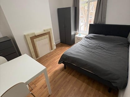 Room in a Shared House, La Rose Lane, N15