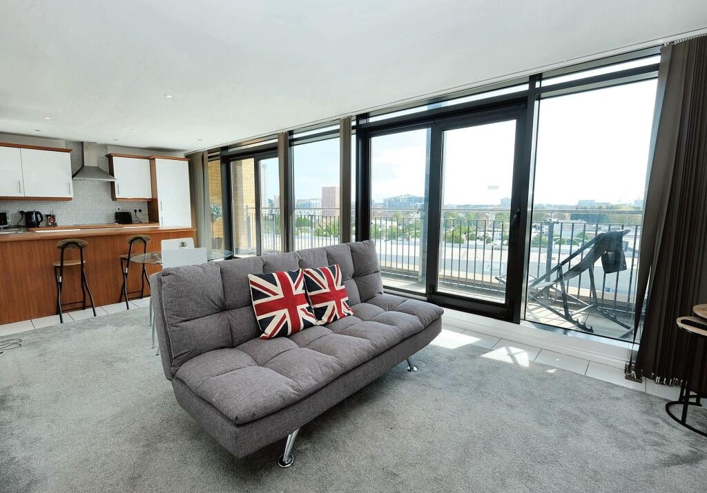 2 Bed Penthouse, Middlewood Street, M5