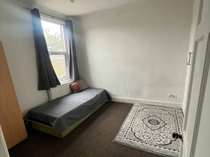Room in a Shared House, Monega Road, E7