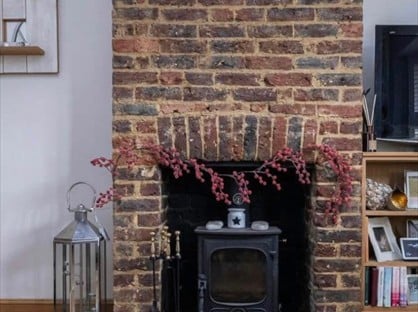 2 Bed End Terrace, North Street, RH4