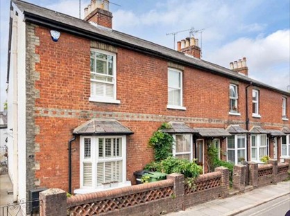 2 Bed End Terrace, North St, RH4