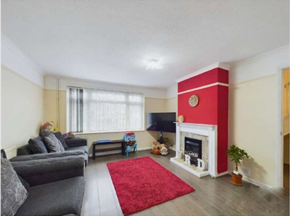 3 Bed End Terrace, Meadgate Avenue, CM2