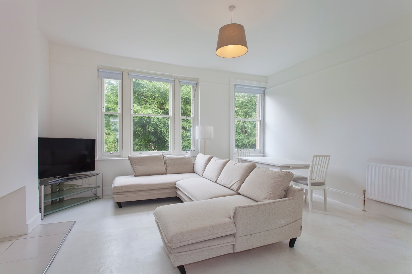 3 Bed Flat, Malvern Road, NW6 photo 2